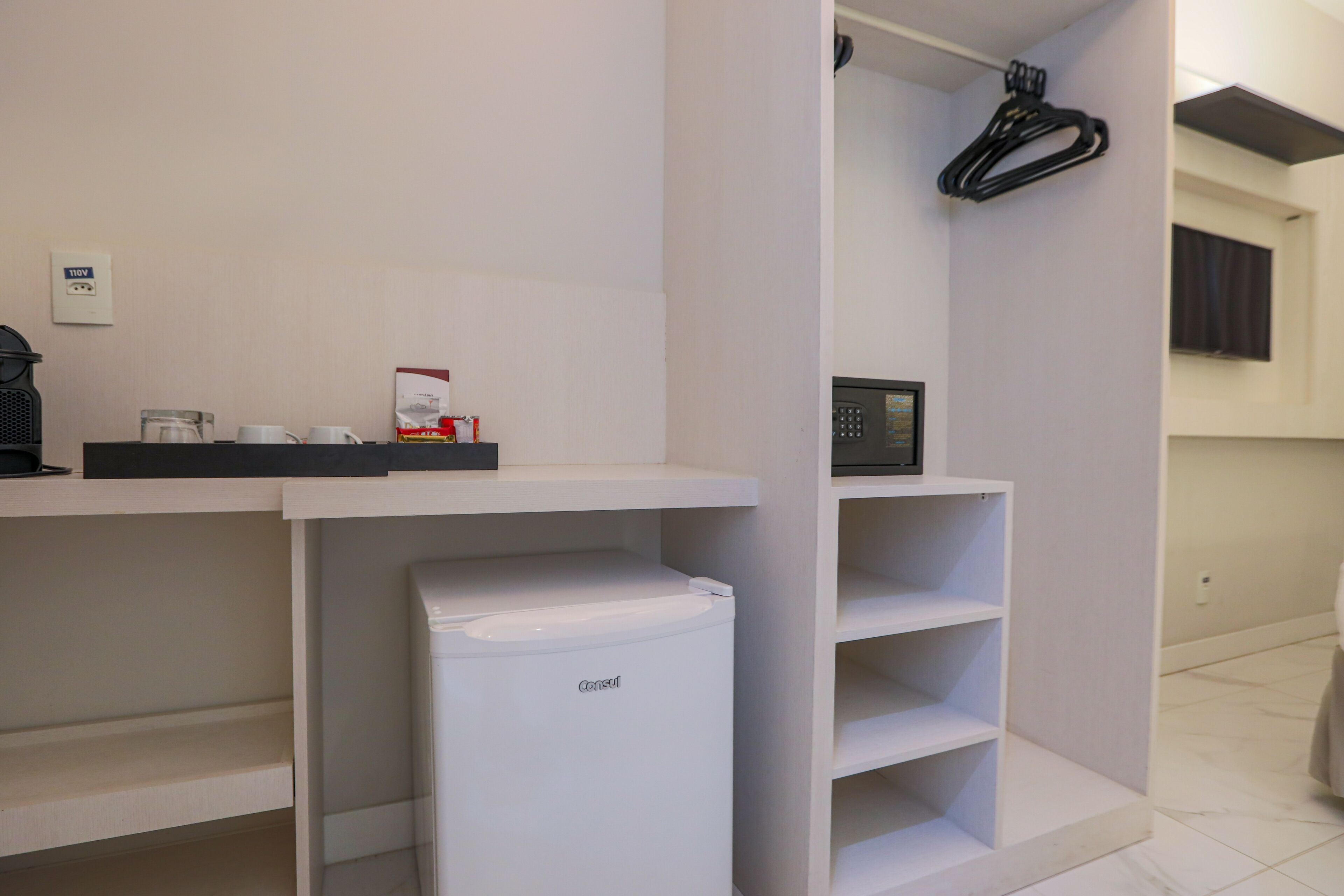 luxury room, 1 queen bed | minibar, in-room safe, laptop workspace, iron/ironing board