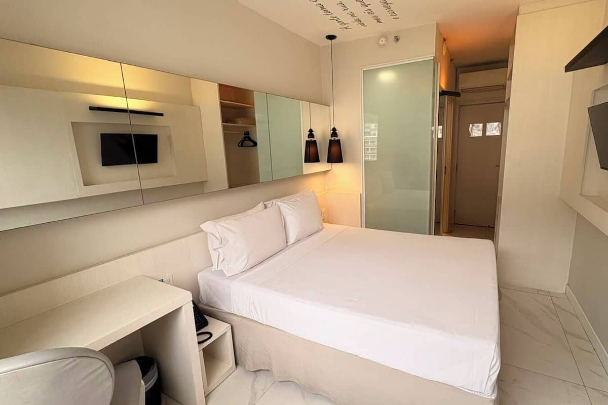 Minibar, in-room safe, laptop workspace, soundproofing