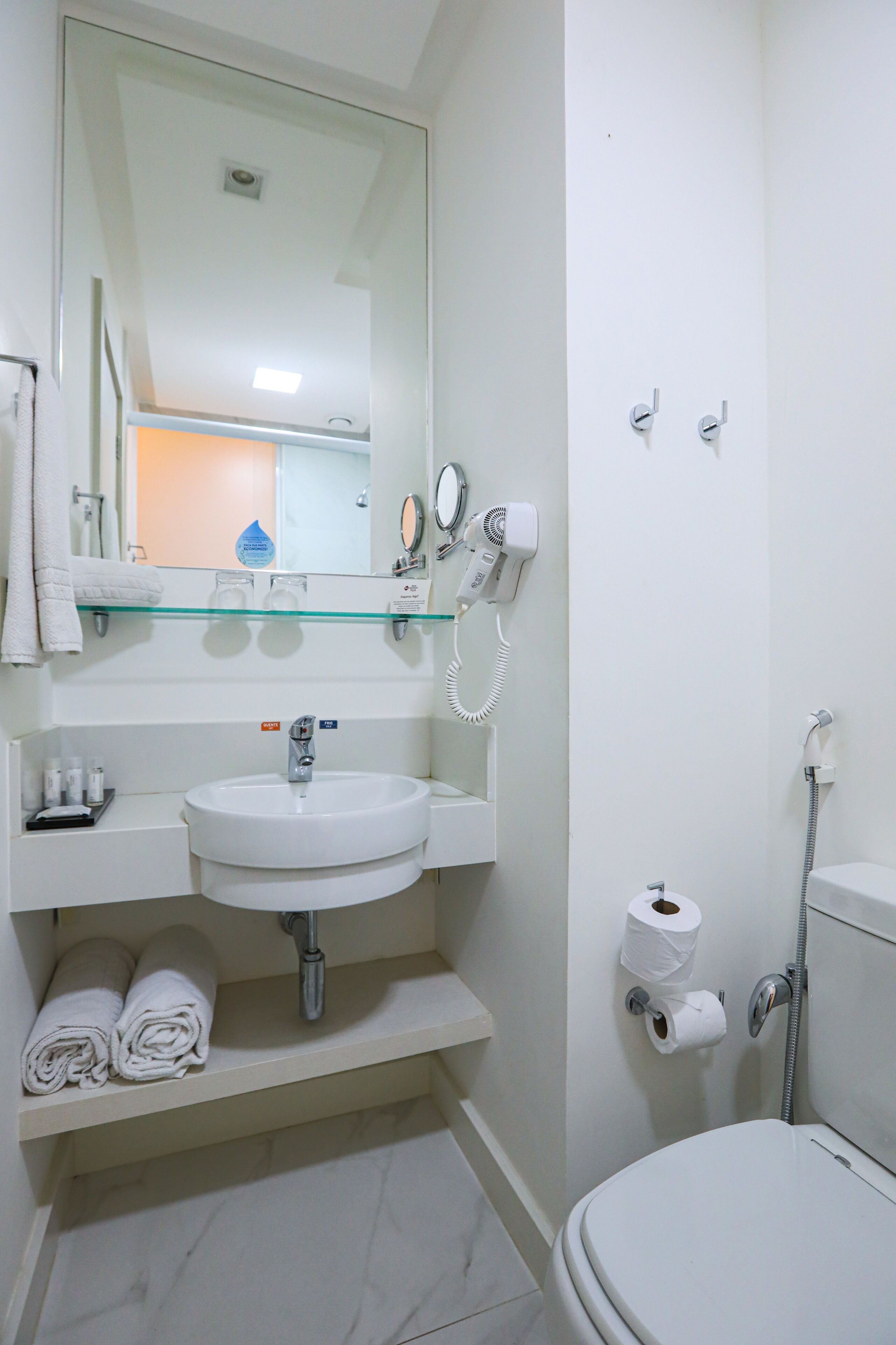 minibar, in-room safe, laptop workspace, iron/ironing board