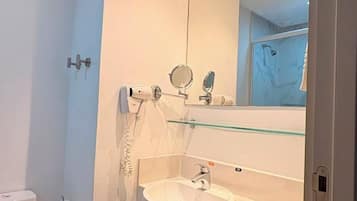 Shower, free toiletries, hair dryer, towels