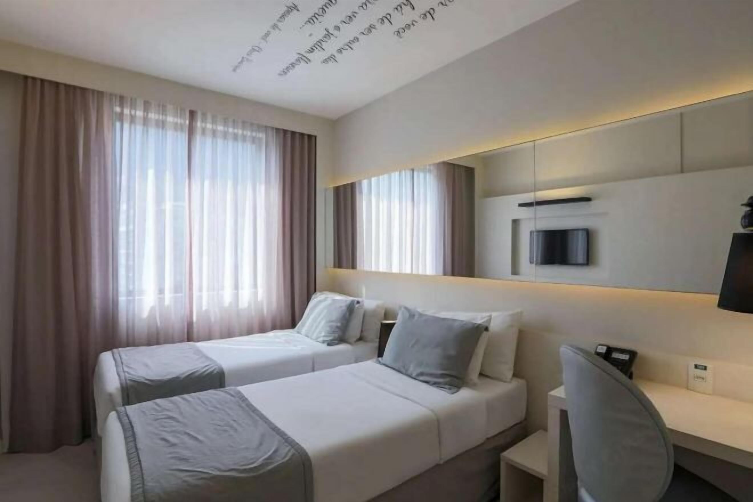 迷你吧、客房内保险箱、笔记本电脑工作区、熨斗/熨板