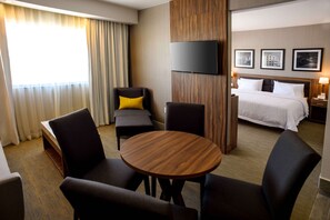 In-room safe, desk, blackout drapes, soundproofing - Hampton Inn by Hilton Piedras Negras (Piedras Negras)
