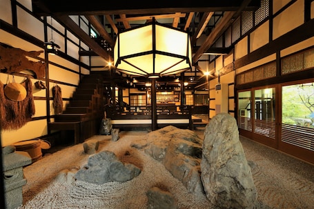 ロビー. もみぢ家 別館 川の庵