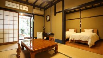 Chambre Tradition (Japanese, Open-air Bath, w/Twin Beds) | Bureau, Wi-Fi gratuit, draps fournis
