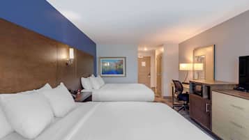 Premium bedding, desk, iron/ironing board, free WiFi