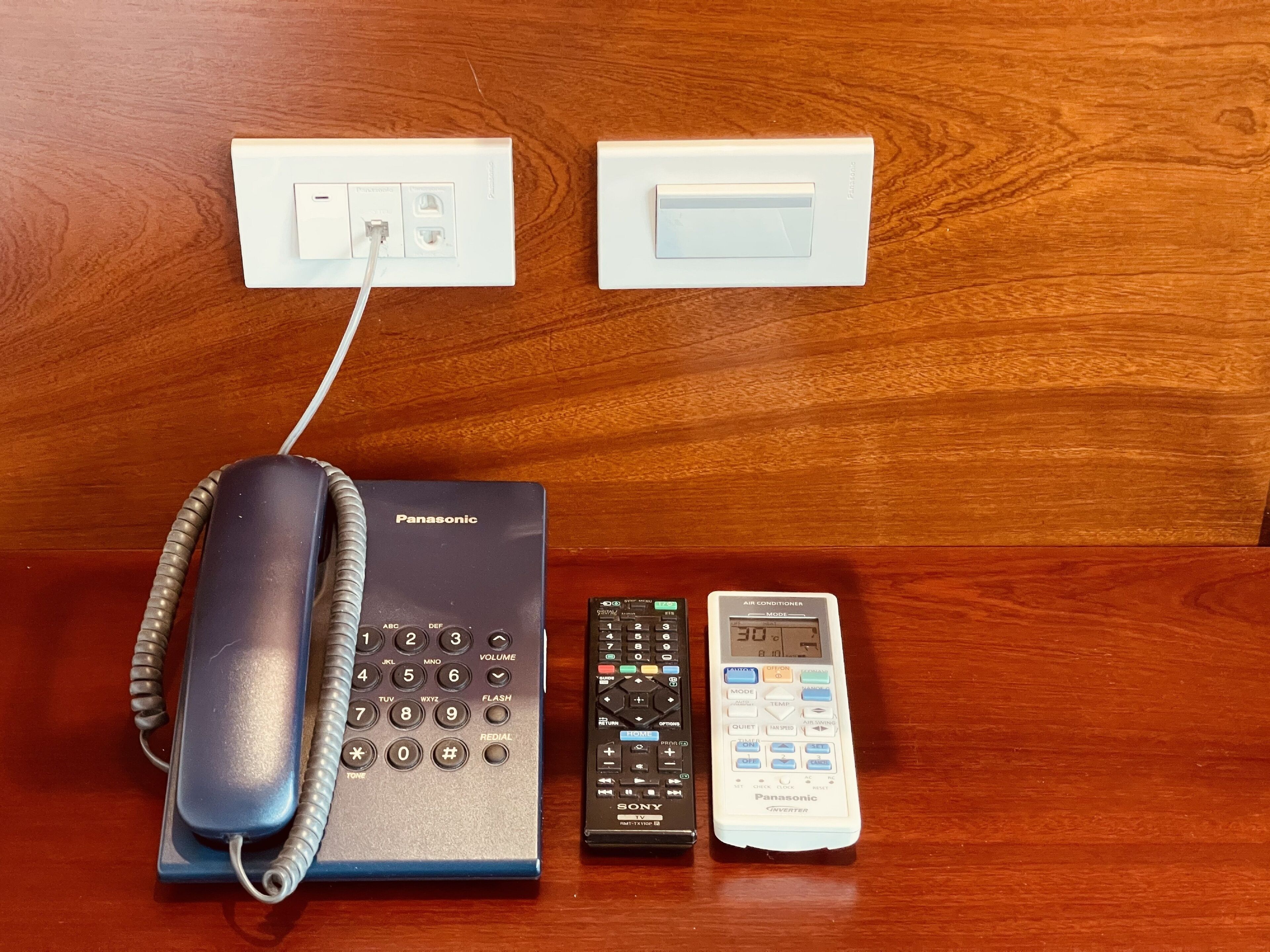 minibar, in-room safe, individually decorated, desk