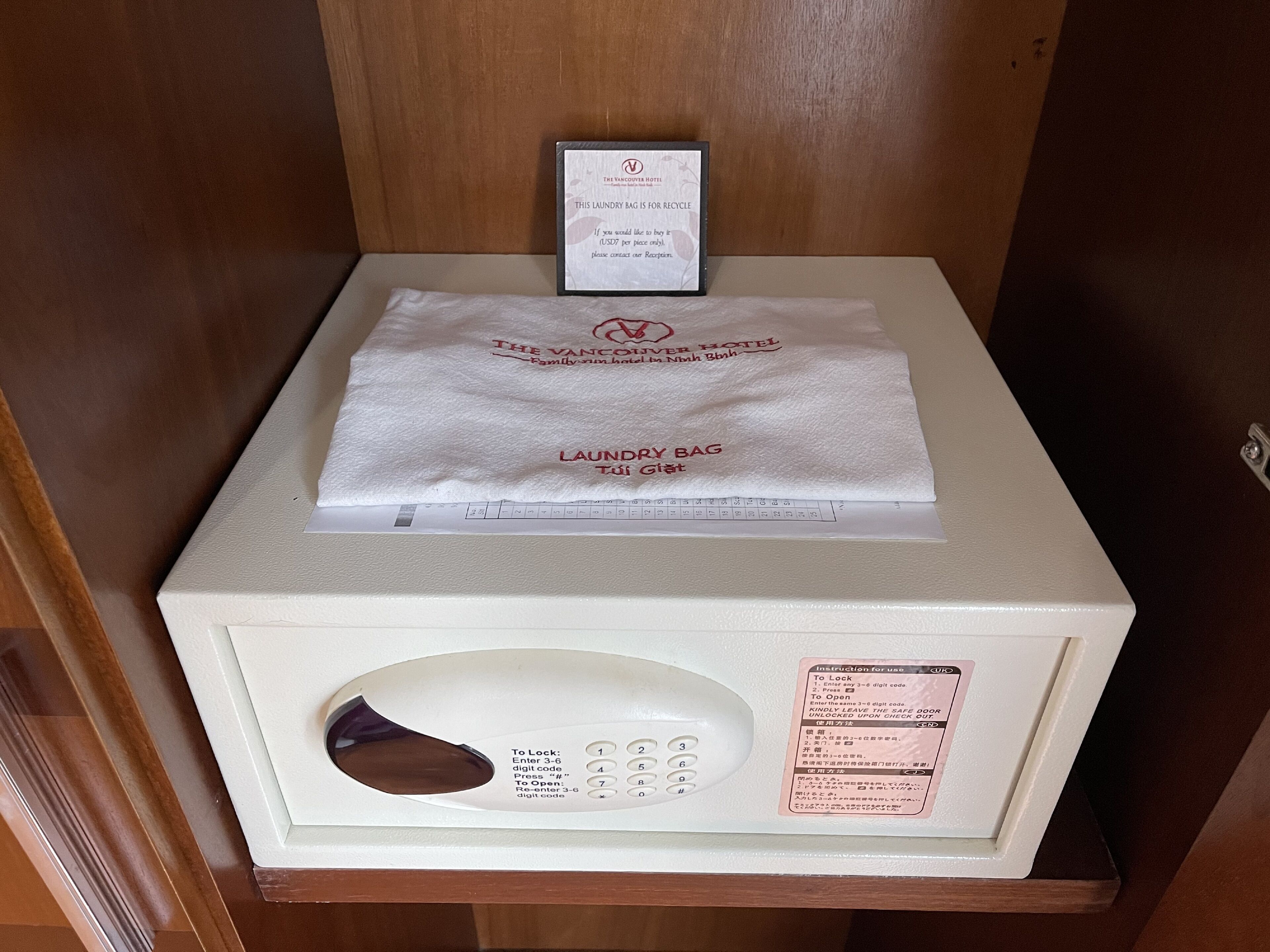 minibar, in-room safe, individually decorated, desk