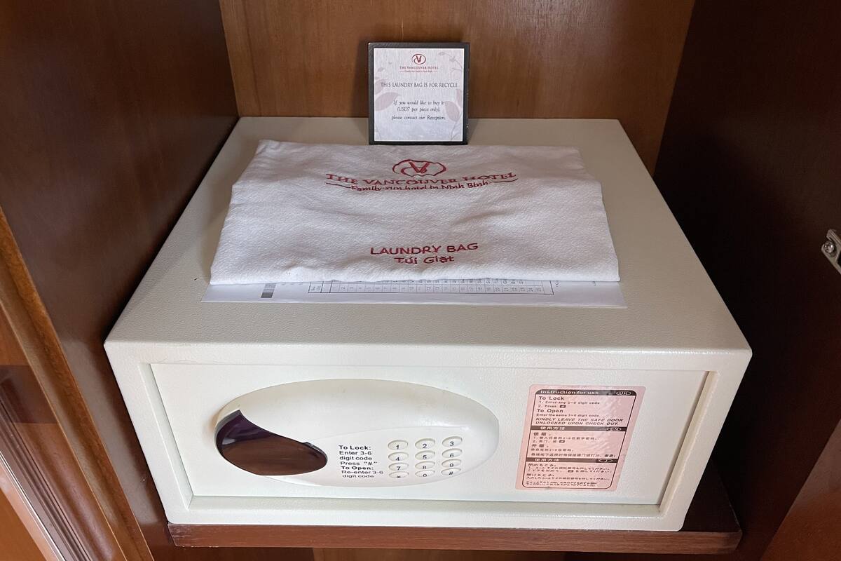 minibar, in-room safe, individually decorated, desk