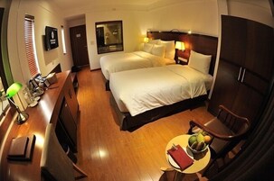 Minibar, caja fuerte, escritorio y sistema de insonorización