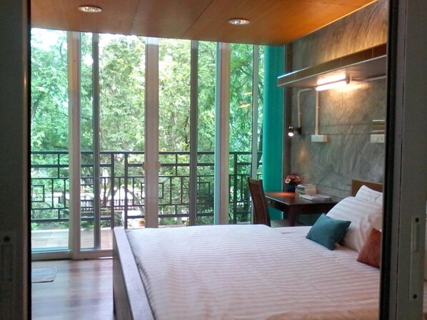 Desk, free WiFi, bed sheets