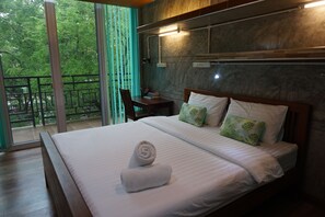 Desk, free WiFi, bed sheets - Loei Huen Hao Hug Home & Resort (Mueang Loei)