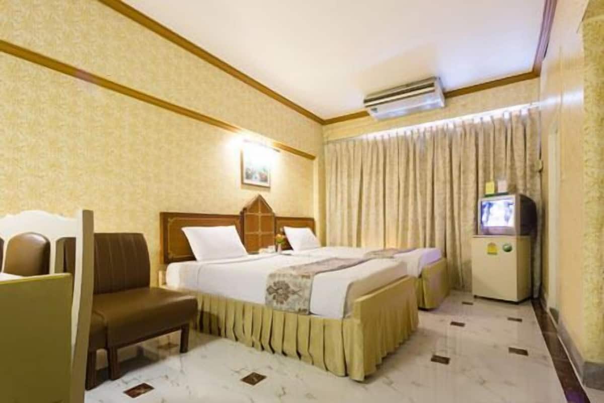 Deluxe Room | ミニバー、セーフティボックス (室内)、デスク、遮光カーテン