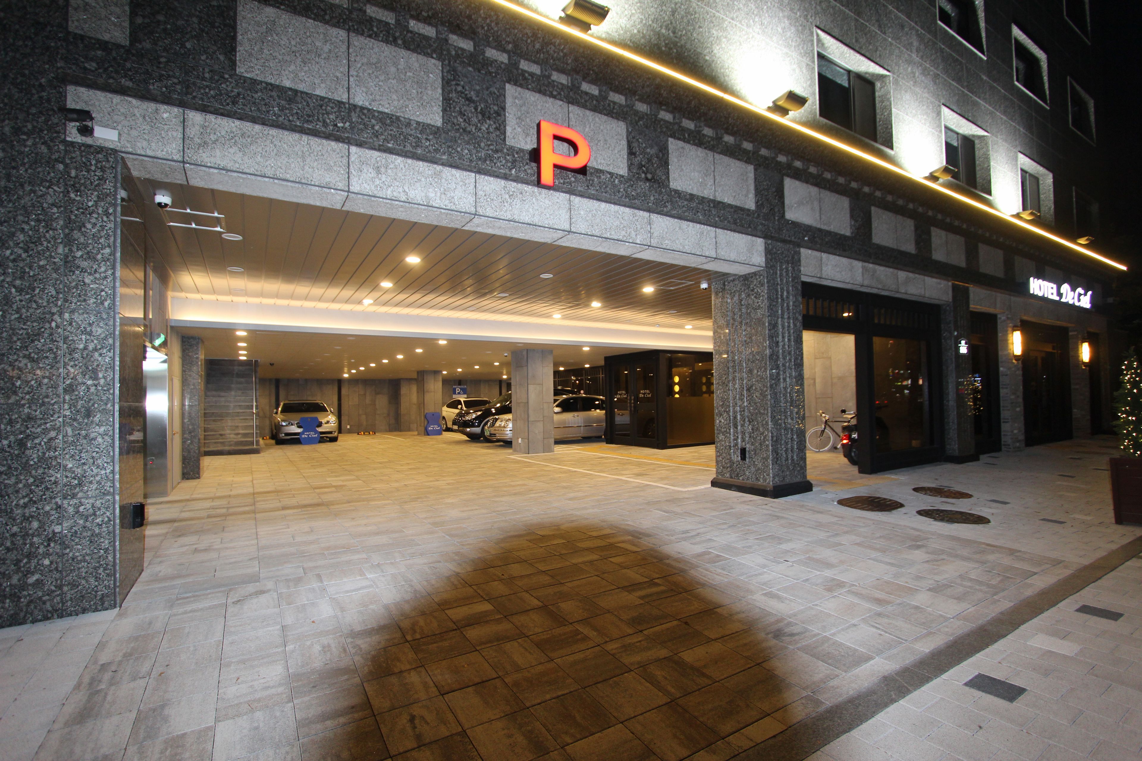 Front of property – evening/night