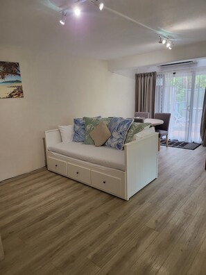 Apartment | Wohnbereich | Flachbildfernseher, DVD-Player, Pay-TV