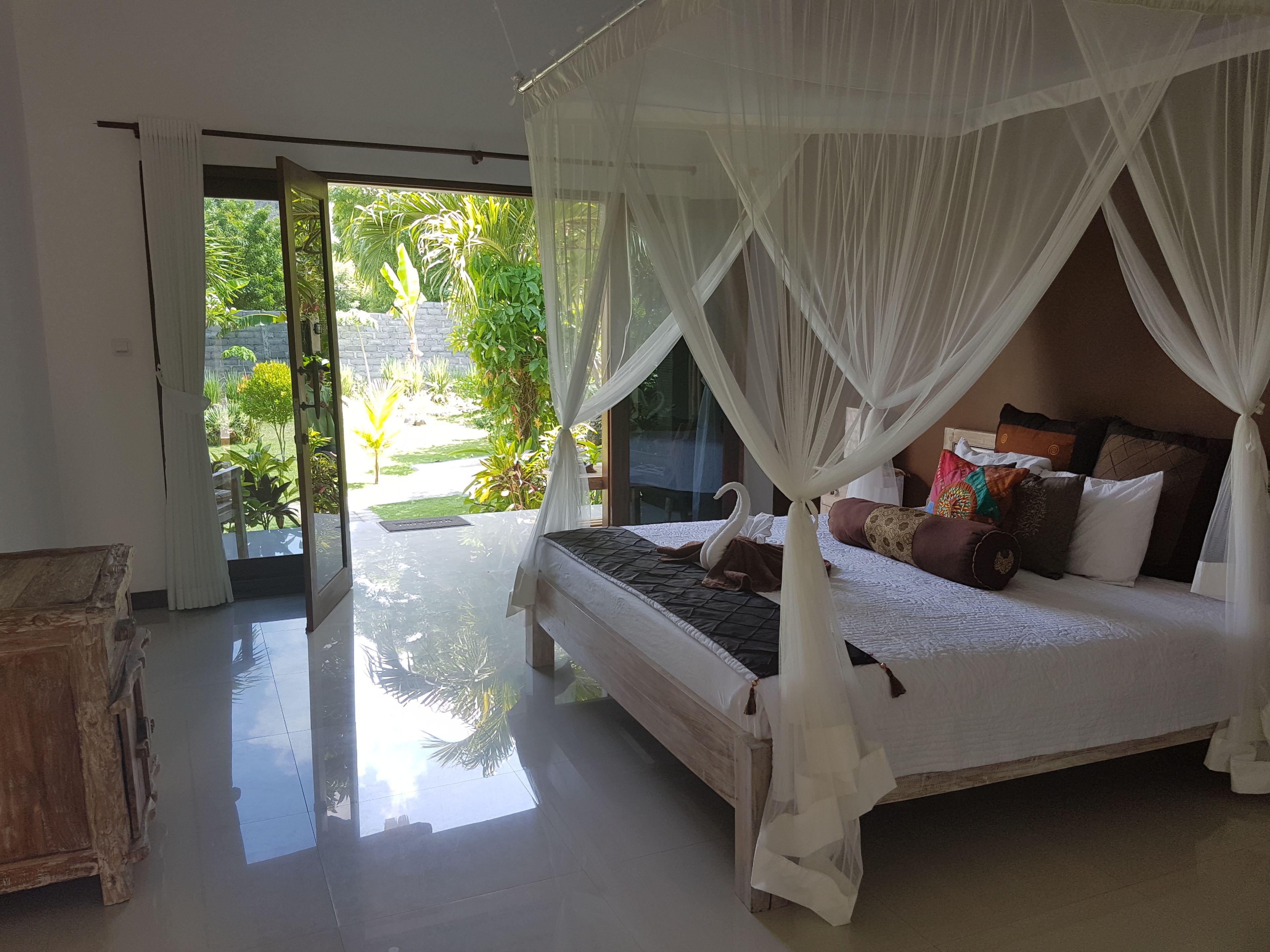 Minibar, in-room safe, free WiFi, bed sheets