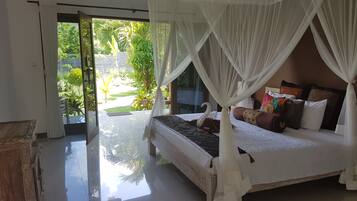 Minibar, in-room safe, free WiFi, bed sheets