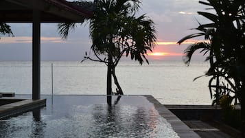 Outdoor pool, pool loungers