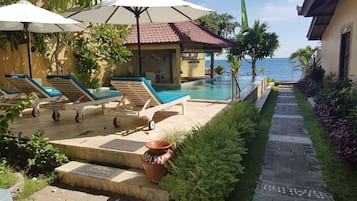 Outdoor pool, sun loungers