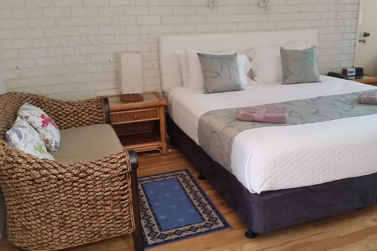 Doppelzimmer, 1 King-Bett | Bügeleisen/Bügelbrett, kostenloses WLAN