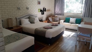 Iron/ironing board, free WiFi - Holland Park Motel (Holland Park West)