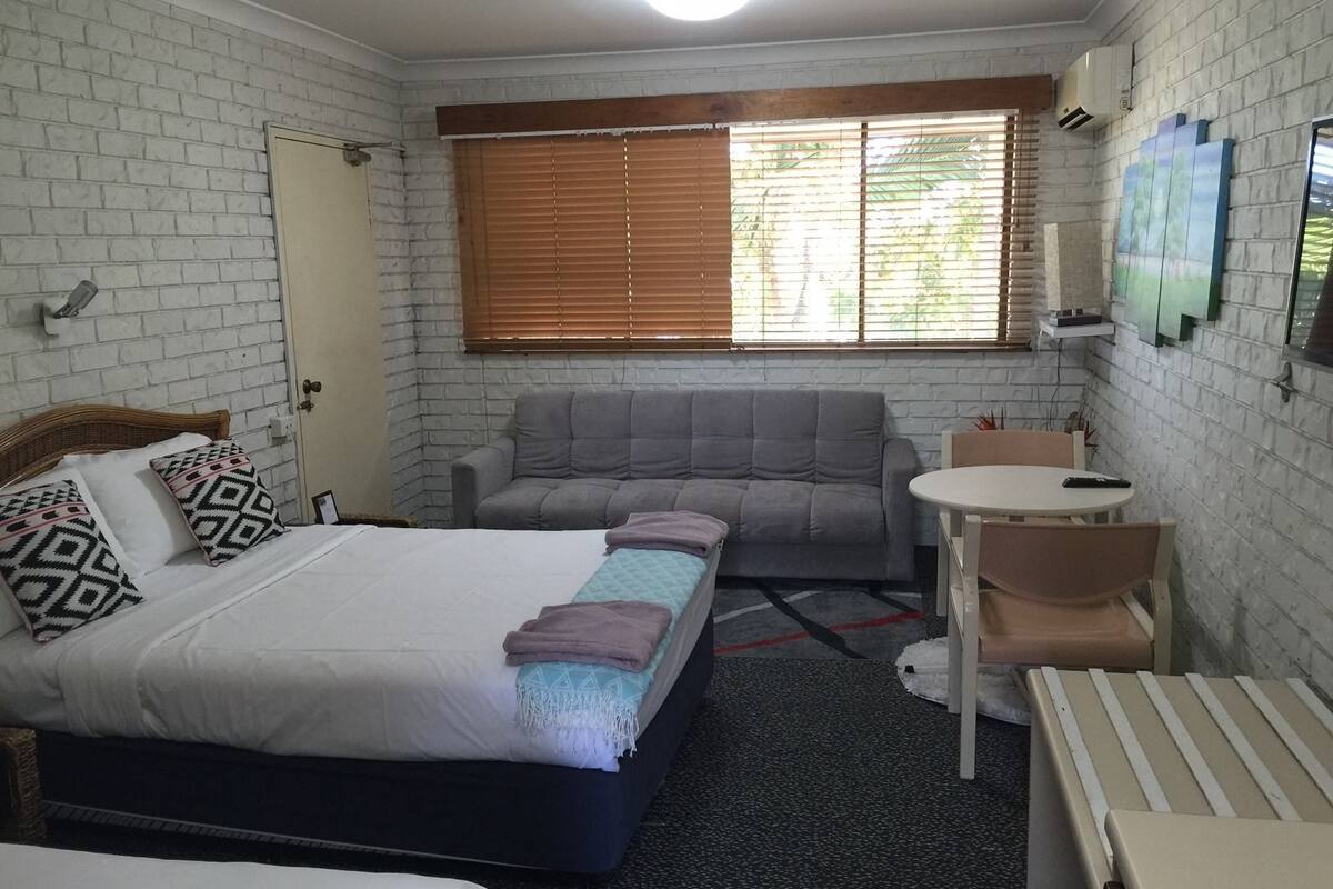 Iron/ironing board, WiFi (free)