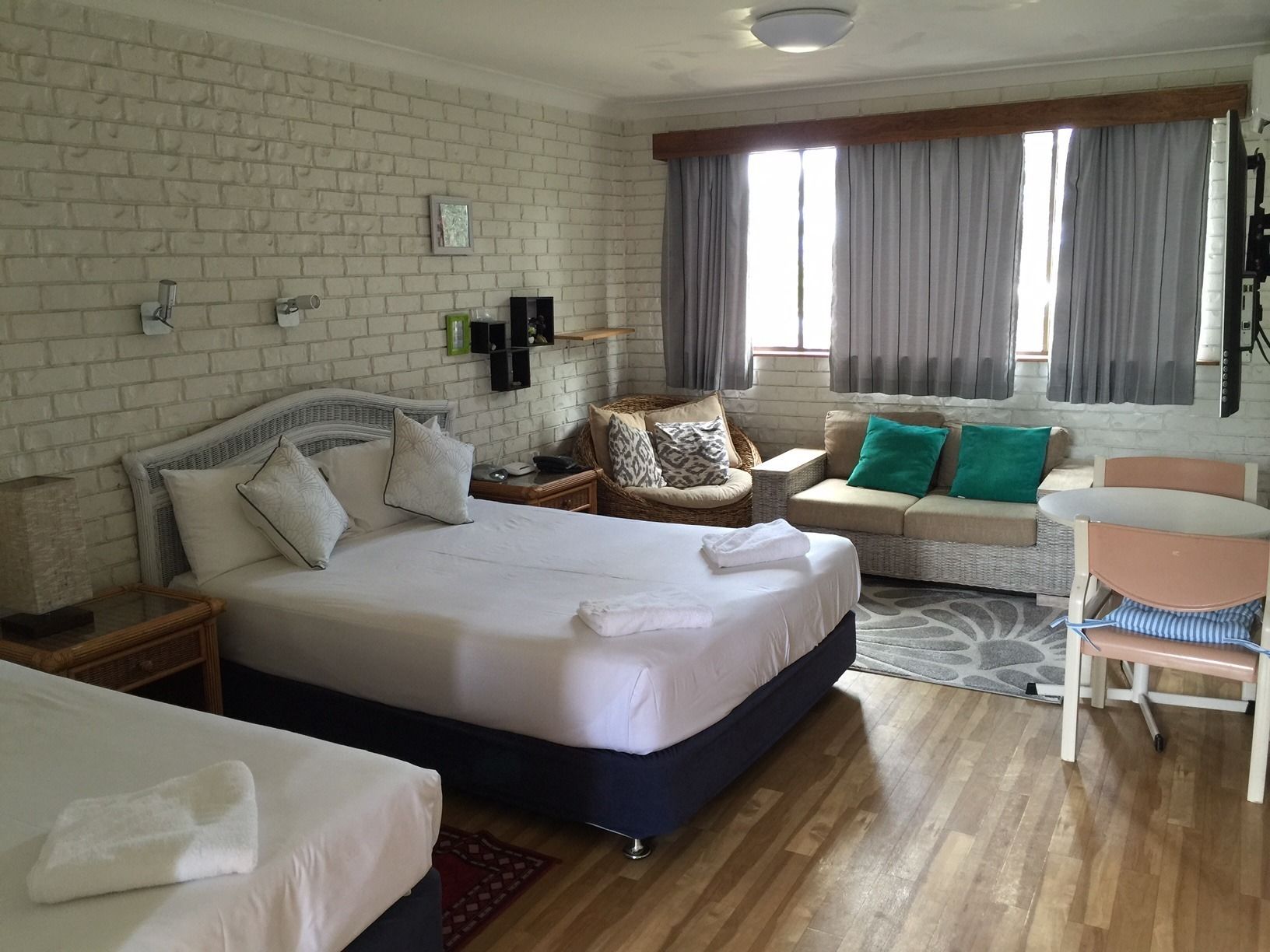 Twin Room | Iron/ironing board, free WiFi