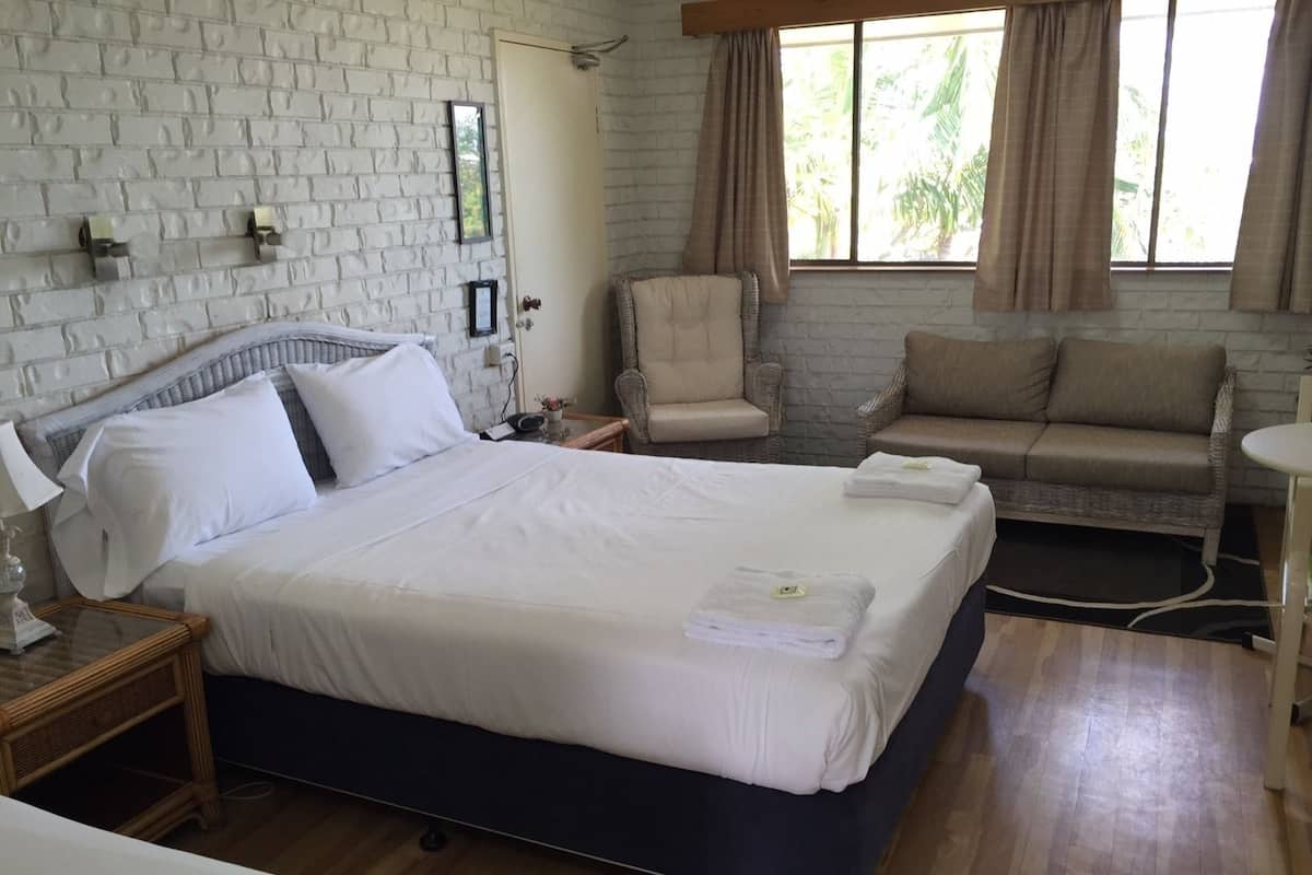 Twin Room | Iron/ironing board, WiFi (free)