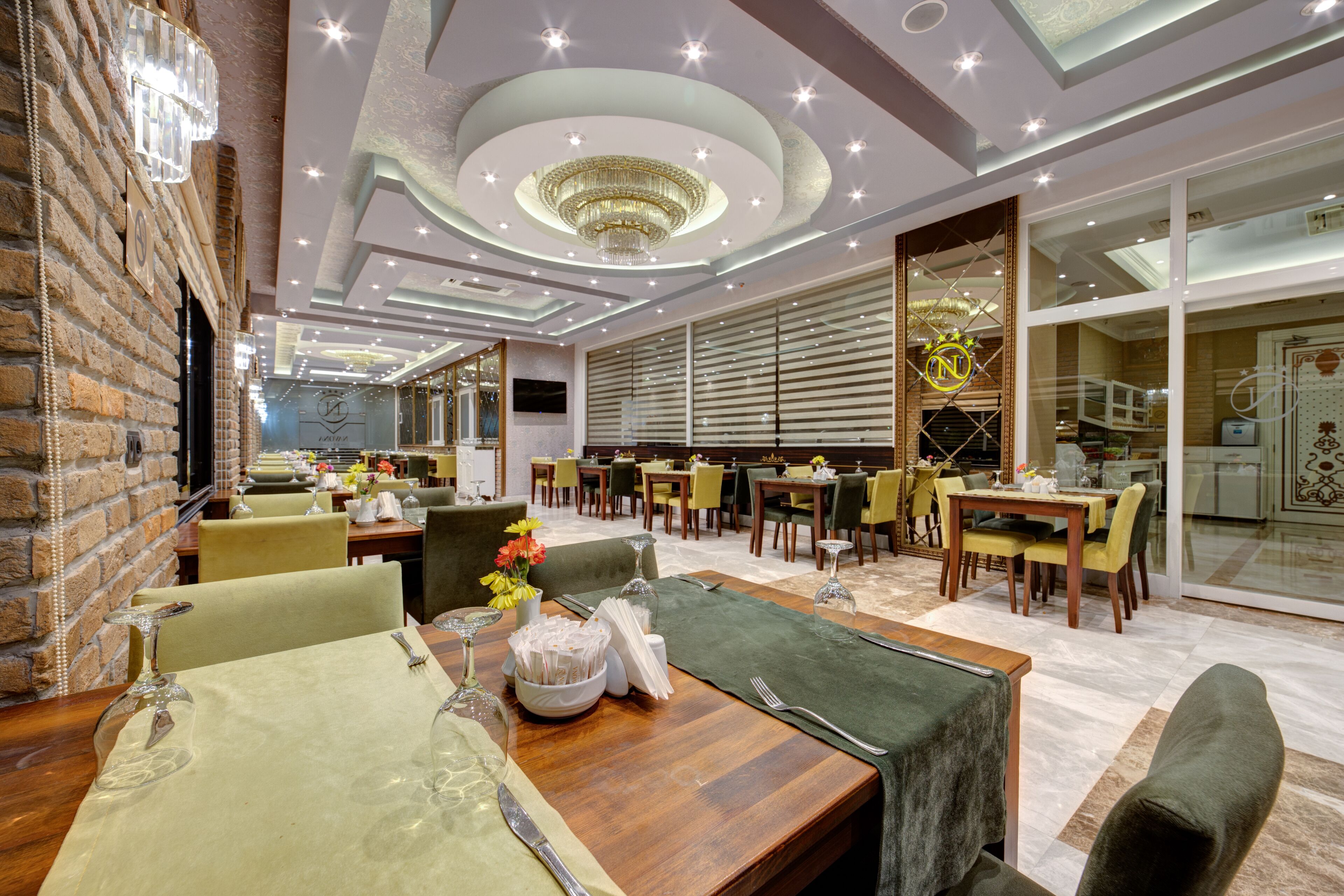 breakfast, lunch and dinner served