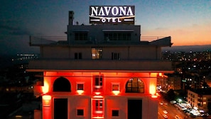 Fachada del alojamiento - Noche