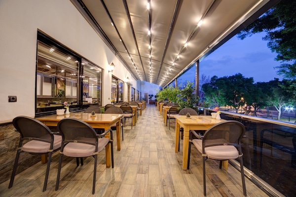 Petit déjeuner, déjeuner et dßner servis sur place