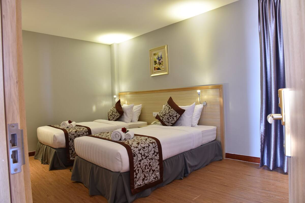 Chambre Deluxe avec lits jumeaux, vue sur le fleuve | Literie de qualité, coffre-fort, bureau
