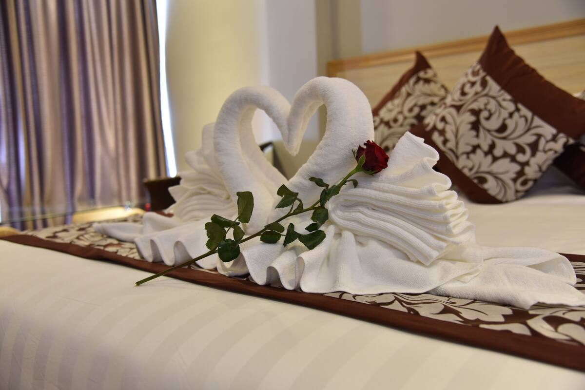 Deluxe Suite, River View | Premium bedding, in-room safe, desk, laptop workspace