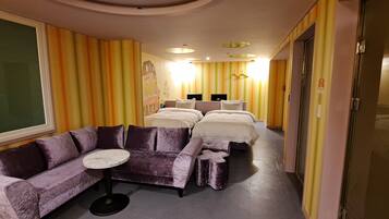 Business Twin Room | Premium bedding, individually decorated, desk, laptop workspace