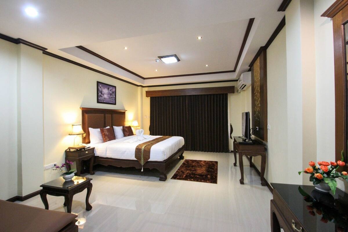ห้องดีลักซ์, เตียงคิงไซส์ 1 เตียง | โต๊ะทำงาน, เตารีด/โต๊ะรีดผ้า, Wi-Fi, ผ้าปูที่นอน