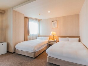 In-room safe, desk, laptop workspace, iron/ironing board - Hotel New Century (Okinawa)