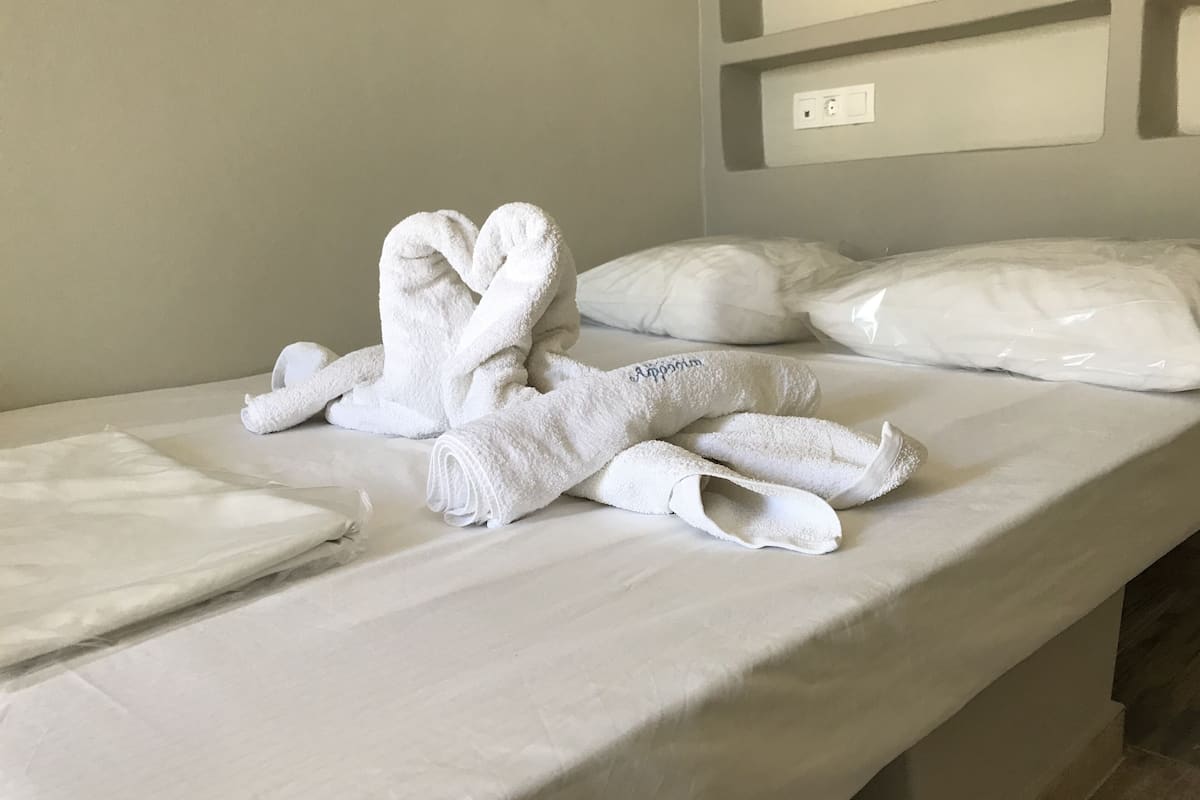 standard room | free cots/infant beds, free wifi, bed sheets