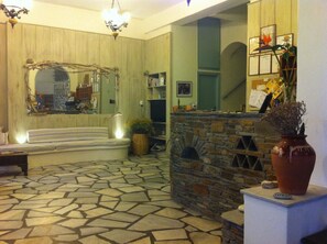 Interior - Afrodite Hotel (Tinos)