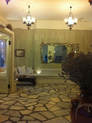 Interior - Afrodite Hotel (Tinos)