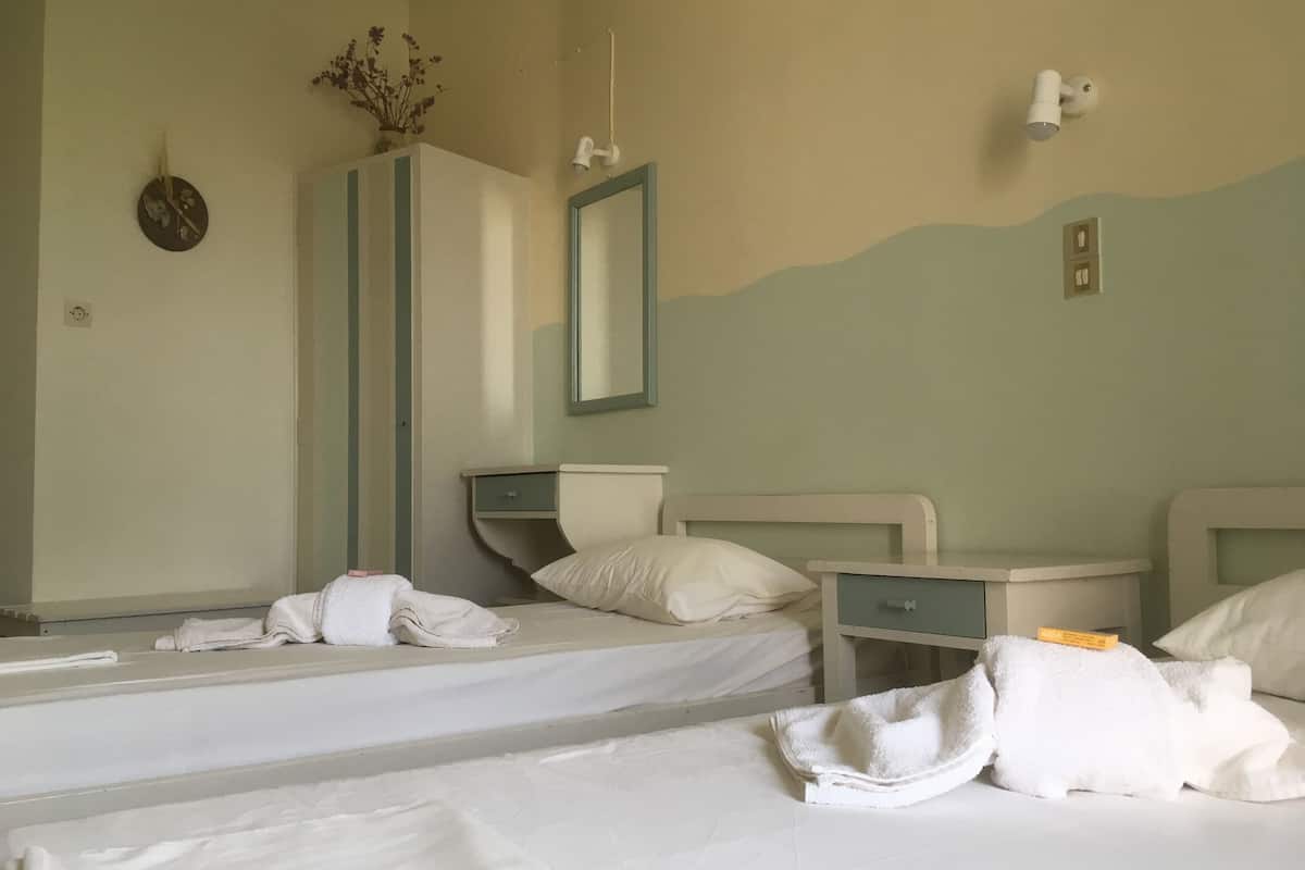Free cots/infant beds, free WiFi, bed sheets