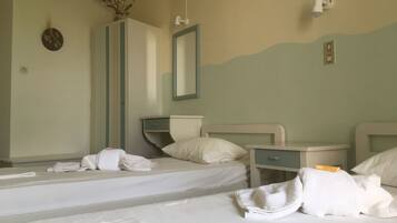 Standard Room | Cribs (free), WiFi (free), bed sheets