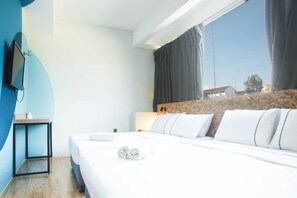 Family Suite | Desk, soundproofing, free WiFi, bed sheets