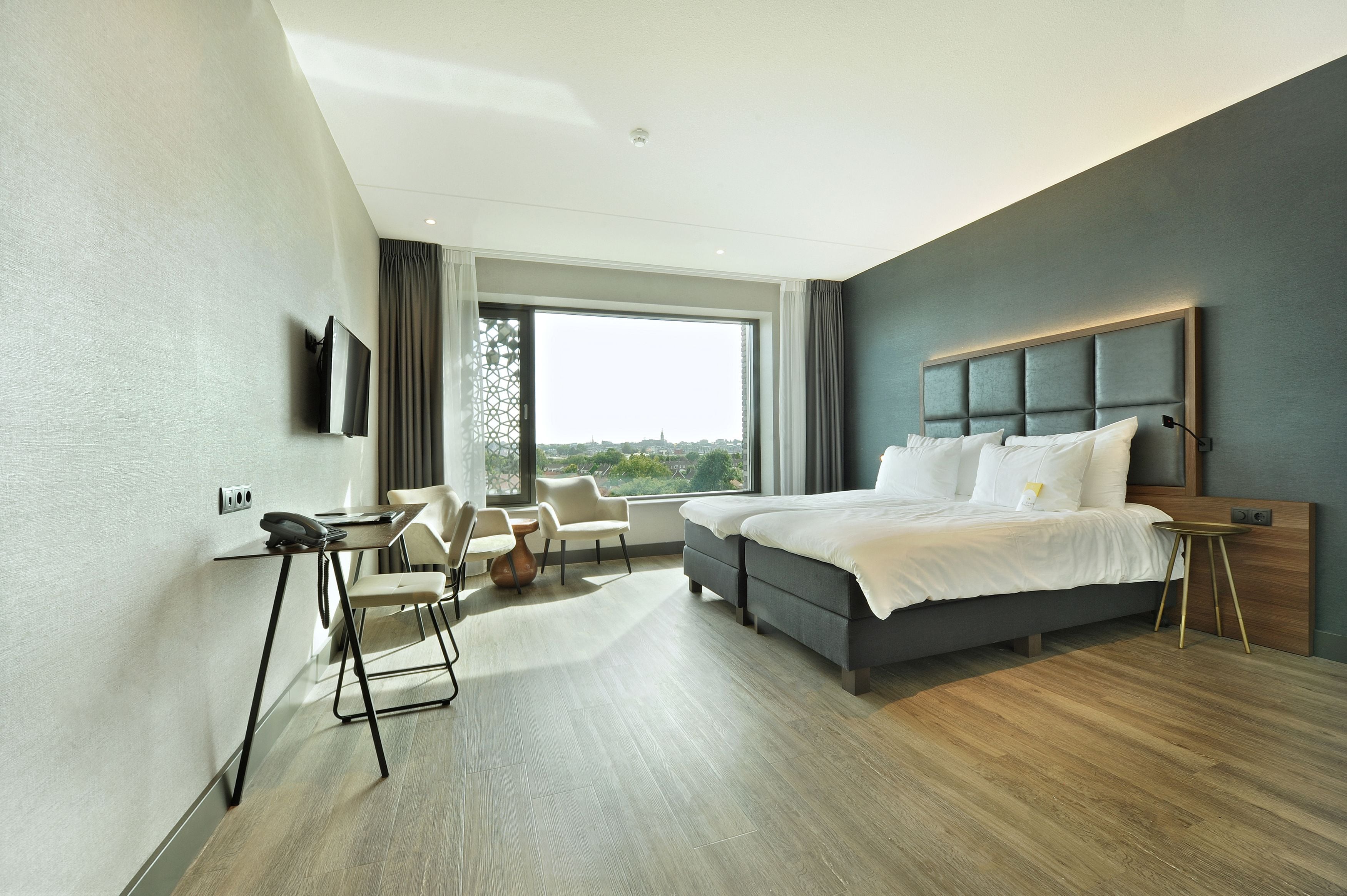 comfort twin room, 1 bedroom, accessible, non smoking | down duvets, minibar, in-room safe, desk