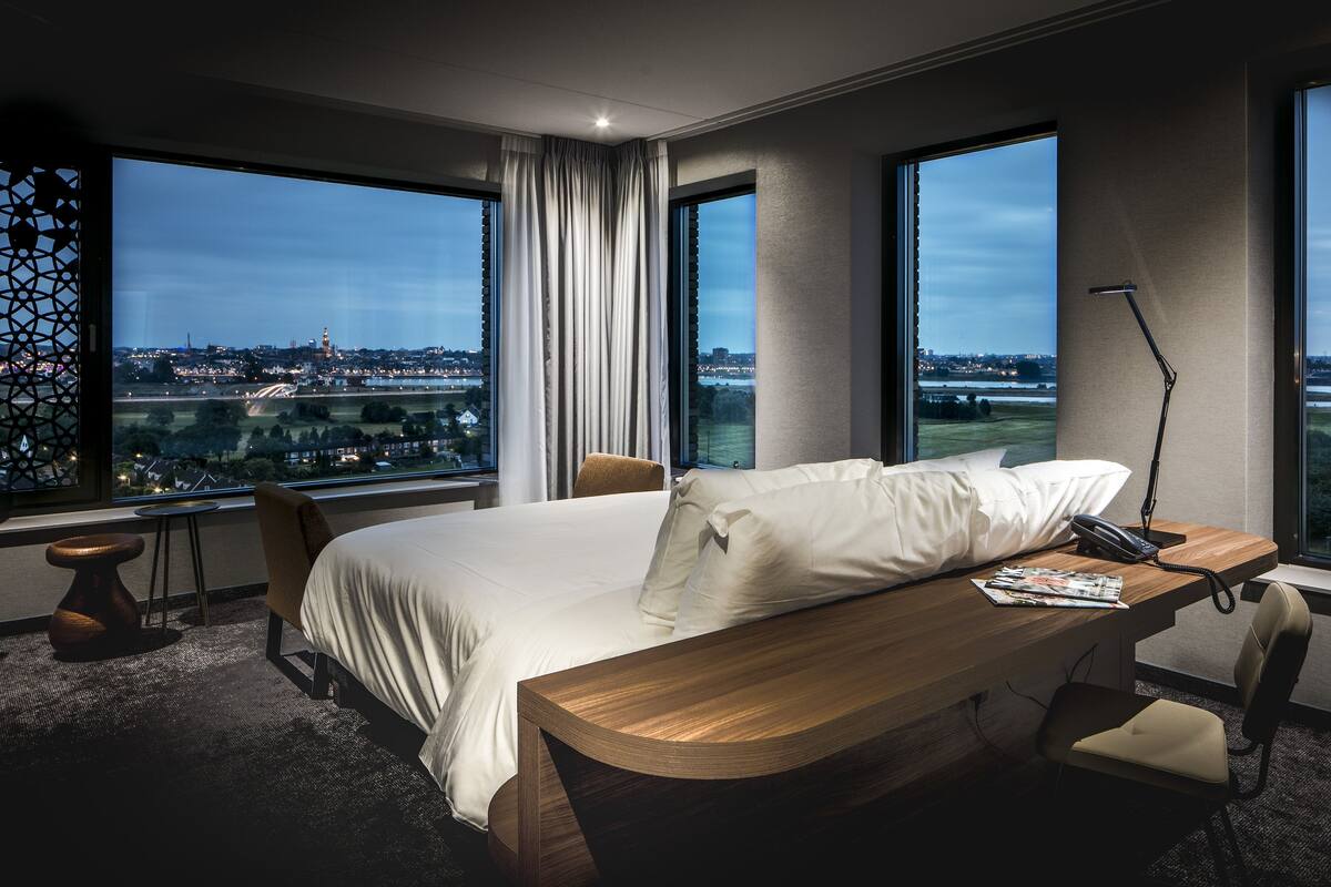 comfort double room, 1 king bed, non smoking, corner | view from room