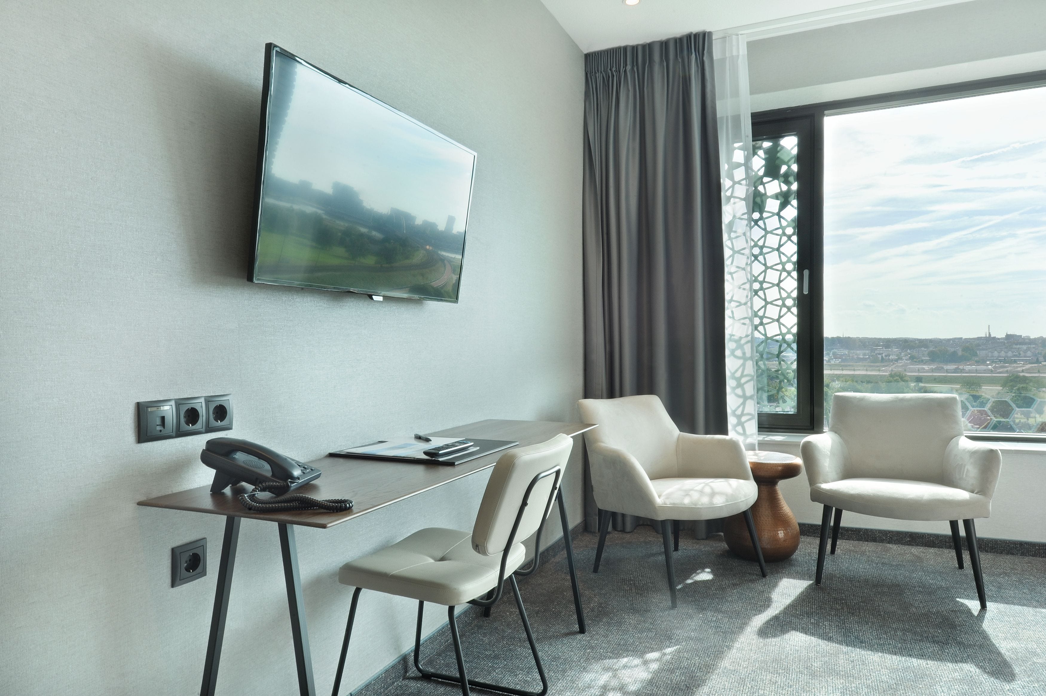 comfort twin room, 1 bedroom, non smoking, bathtub | down duvets, minibar, in-room safe, desk