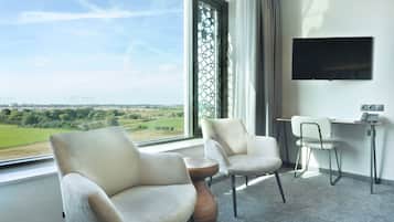 Standard Double Room, 1 King Bed, Non Smoking | Minibar, in-room safe, desk, blackout drapes