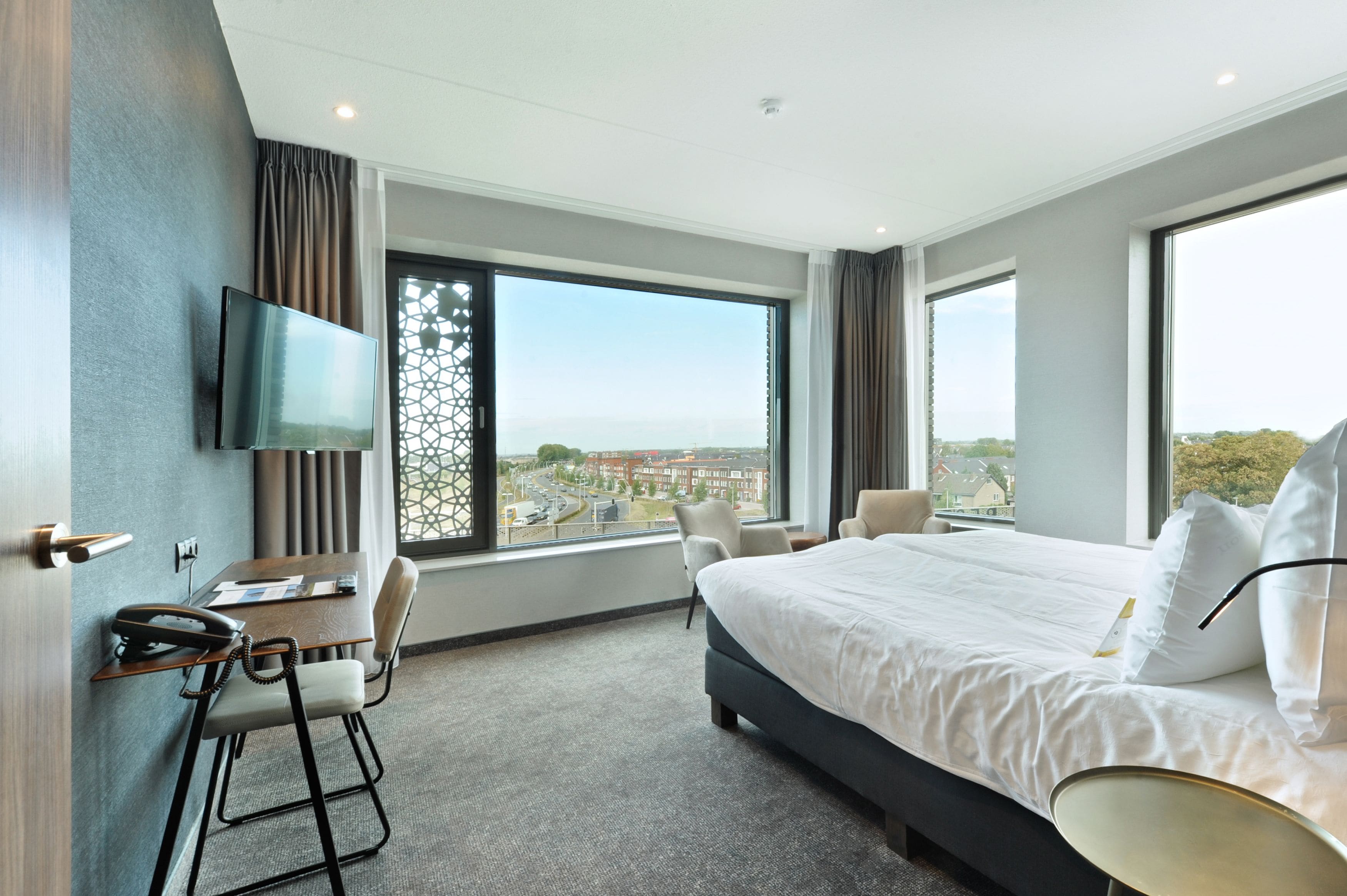 Familieværelse - 2 soveværelser - ikke-ryger - hjørneværelse | Minibar, pengeskab på værelset, skrivebord, mørklægningsgardiner