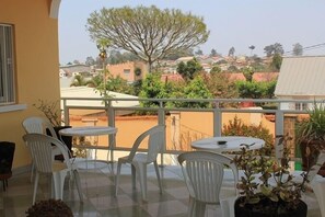 Breakfast, lunch, dinner served; international cuisine