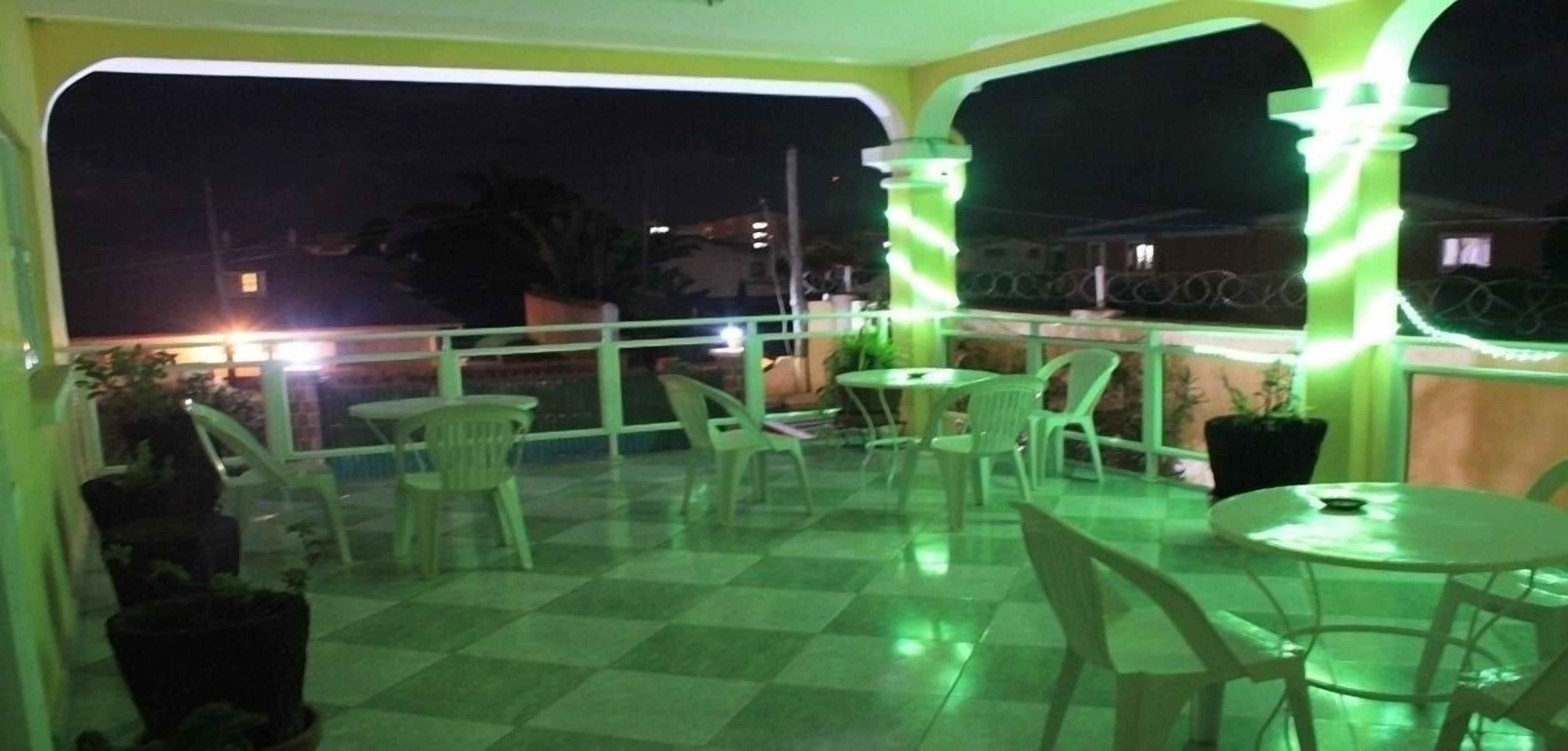 breakfast, lunch, dinner served; international cuisine