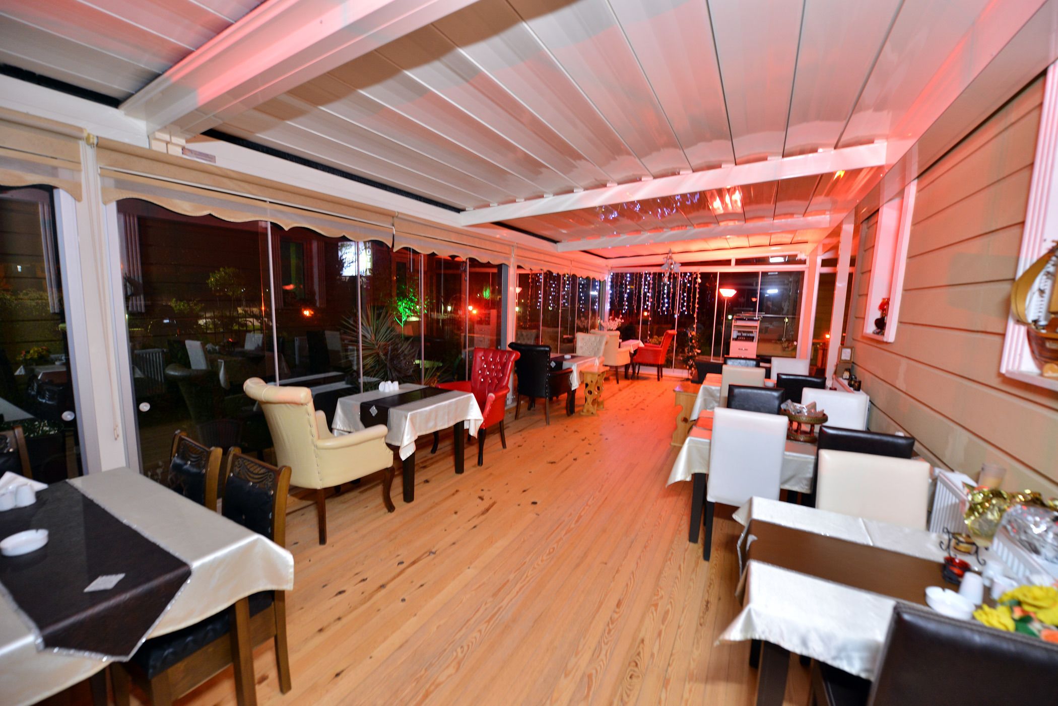 breakfast, lunch and dinner served