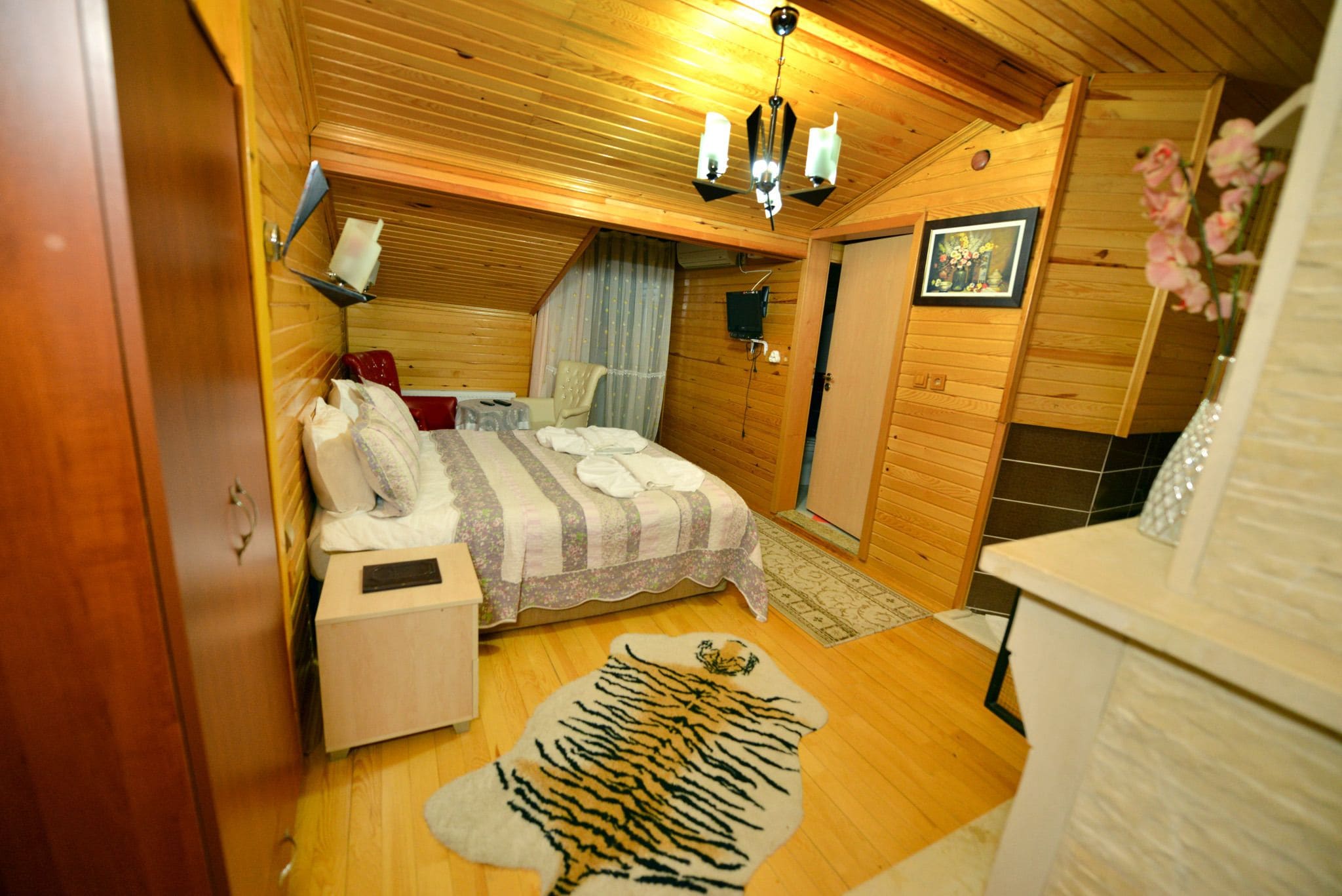 deluxe double room, fireplace (jacuzzi) | premium bedding, soundproofing, iron/ironing board